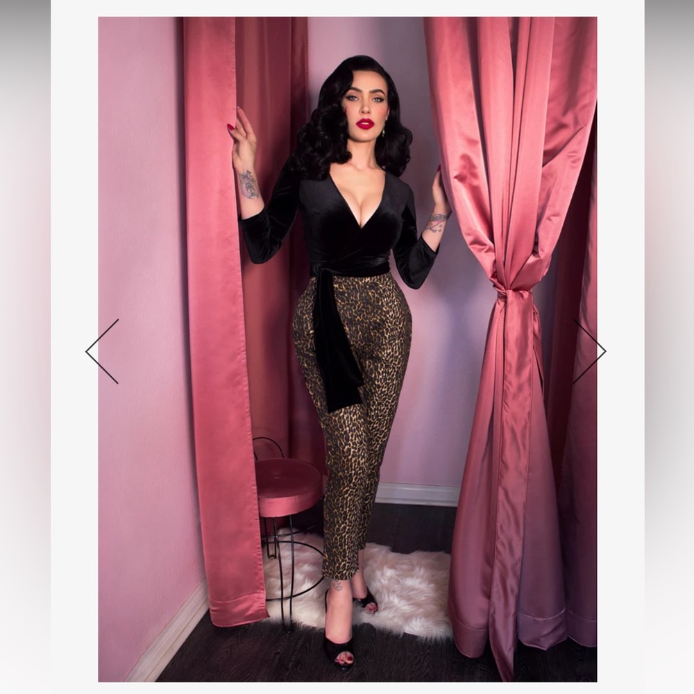 CIGARETTE PANTS IN LEOPARD PRINT - VIXEN BY MICHELINE PITT